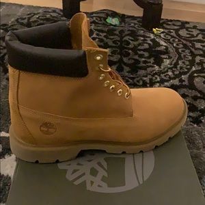 Selling brand new pair of timberlands never worn